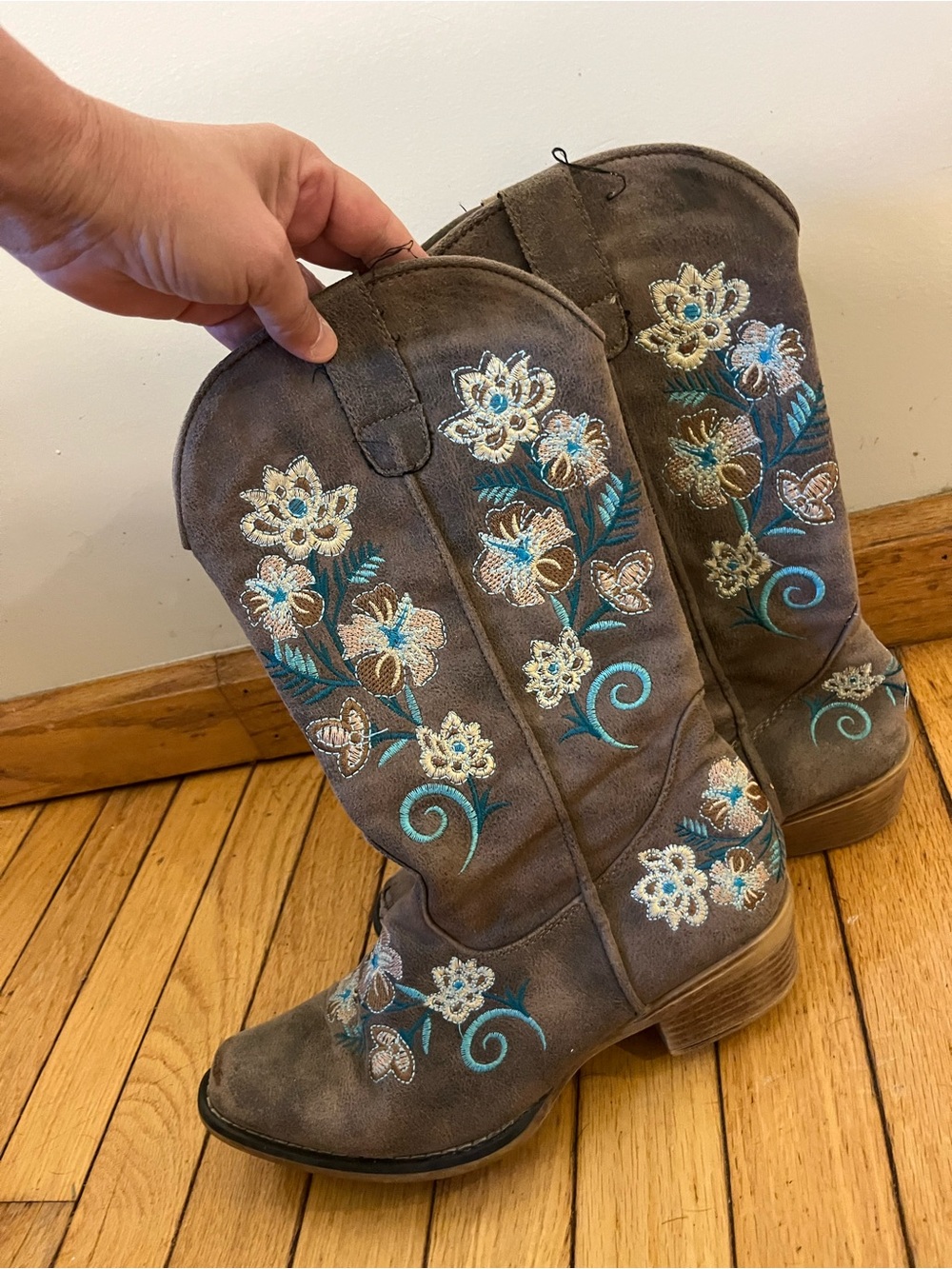 Riley Floral Women's Embroidered Western Ropers- Taupe with Teal Floral Detai